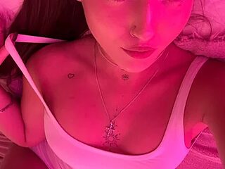silver_grl live webcam thumbnail