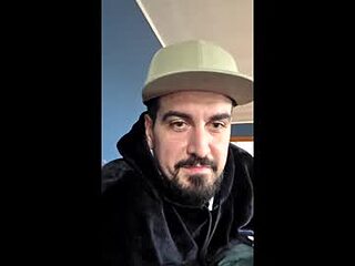 sirlottadick live webcam thumbnail