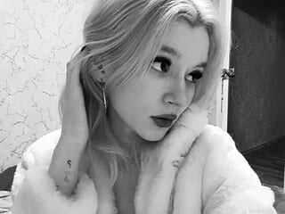 SkinnyWhiteAngel live webcam thumbnail