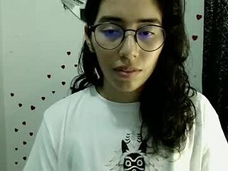 skinny_hot723 live webcam thumbnail