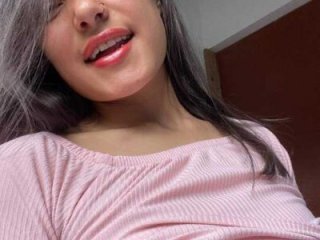skinny_sweet2411 live webcam thumbnail