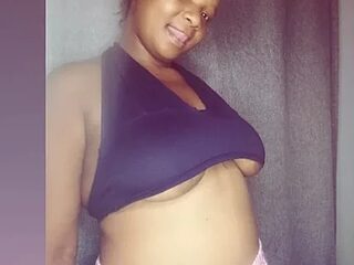 SlipperyLipsX live webcam thumbnail