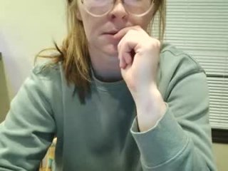 slutty_redhead3 live webcam thumbnail