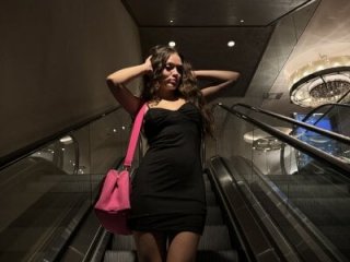 sluttyrayelle live webcam thumbnail