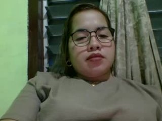 small_boobs59 live webcam thumbnail