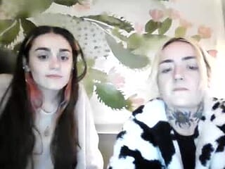 smorethanfriends live webcam thumbnail