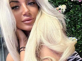 SnowyElsaa live webcam thumbnail