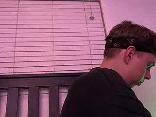 snapbacksandtattoos420 live webcam thumbnail