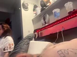 sniffinherpussy live webcam thumbnail