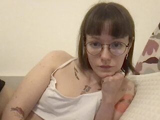 SoCuteSoSmall live webcam thumbnail