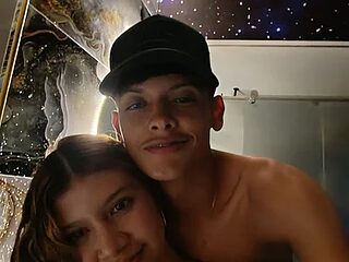 Sofi_and_Dante live webcam thumbnail