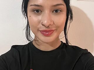 SofiaThoompson live webcam thumbnail