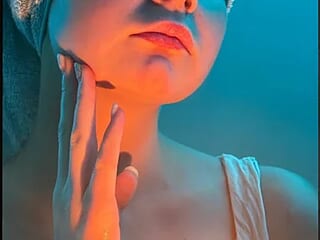 SonyaElliston live webcam thumbnail