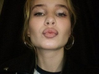 SophieLorein live webcam thumbnail
