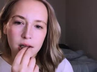 sola_bloom live webcam thumbnail