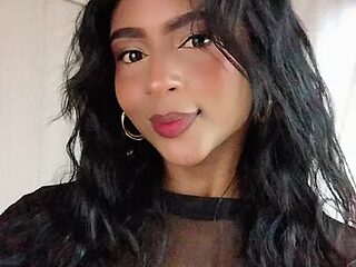 sophi_laraa live webcam thumbnail