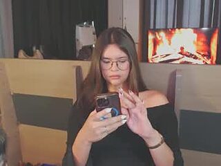 spiffingview_of_carmella live webcam thumbnail