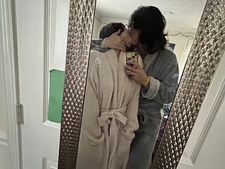 spookysmooches live webcam thumbnail