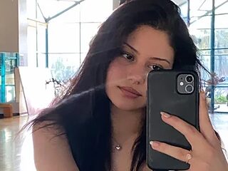 Squirt_Queen_Miaa live webcam thumbnail