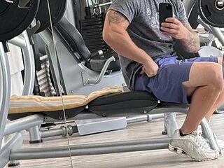 StrongMen91 live webcam thumbnail