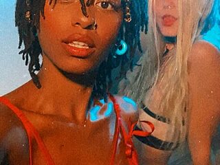 StudioWahines69 live webcam thumbnail