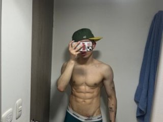 strongManLatino live webcam thumbnail