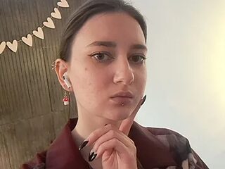 SummerLilaa live webcam thumbnail