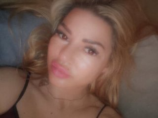 SuriFlirt live webcam thumbnail