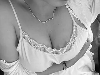 SuzyStar live webcam thumbnail