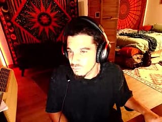 suckmyshroom22 live webcam thumbnail