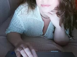 sugarbellla live webcam thumbnail