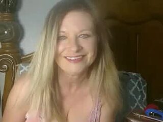 summerxoxo69 live webcam thumbnail