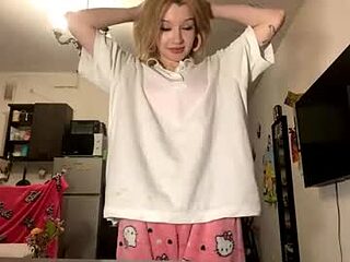 suzannakaercher live webcam thumbnail