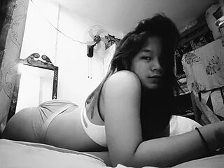 SWEETBELLA69 live webcam thumbnail