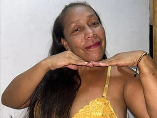 Sweet-Latina-Milf live webcam thumbnail