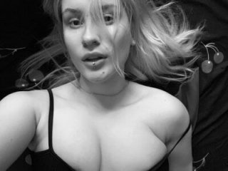 Sweet_white_chocolate live webcam thumbnail