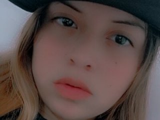 sweet_little232 live webcam thumbnail