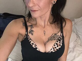 sweetlikecinnamon27 live webcam thumbnail
