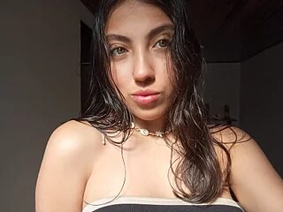 sweetlyundone live webcam thumbnail