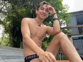 sweettaaron01 live webcam thumbnail