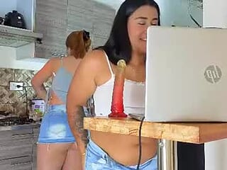 sweetxogirls live webcam thumbnail
