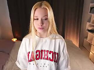 sweety_blondy live webcam thumbnail