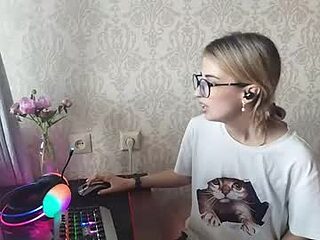 sylviaoris live webcam thumbnail