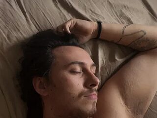 TallHungandCloudy69 live webcam thumbnail