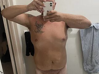 TatooedBear live webcam thumbnail