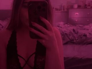 Taylormillie471 live webcam thumbnail