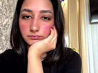 tawnyamartinek live webcam thumbnail