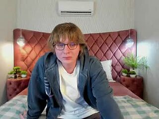 taylerbev live webcam thumbnail