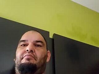 tazzysdaddy live webcam thumbnail