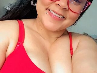 TeeTeeKitching live webcam thumbnail